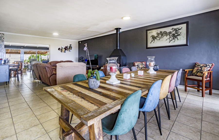 5 Bedroom Property for Sale in Die Wingerd Western Cape